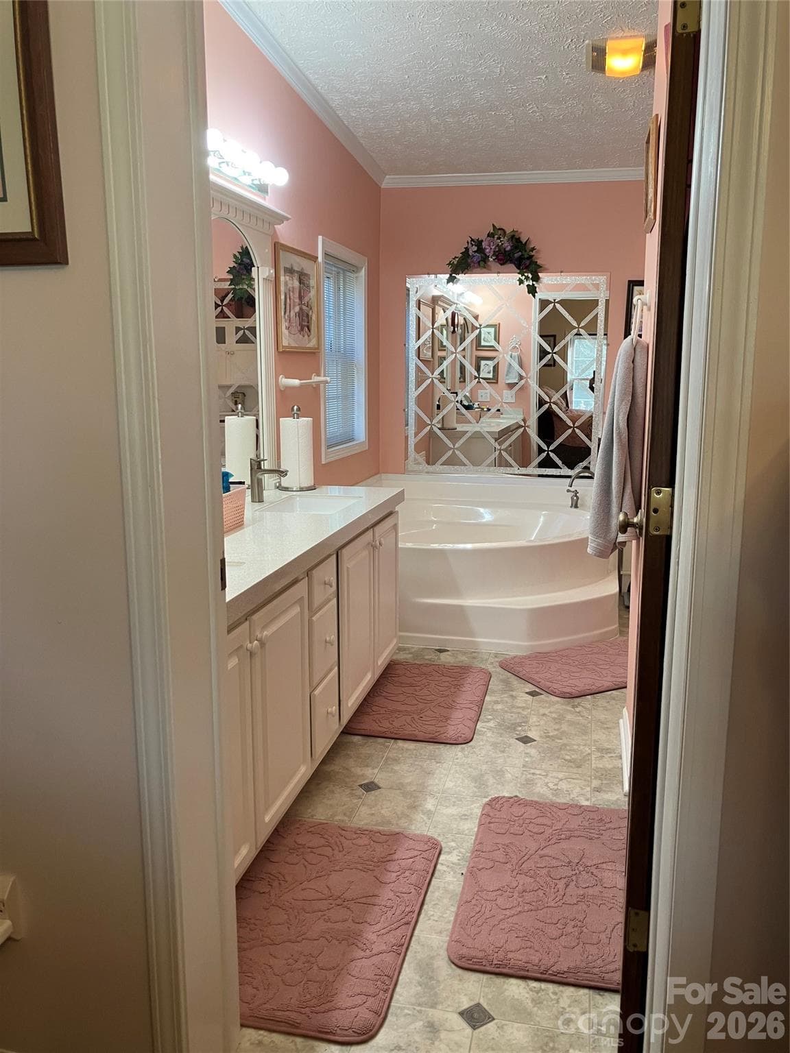 Primary bathroom - 13215 Pine Bluff Road, Midland