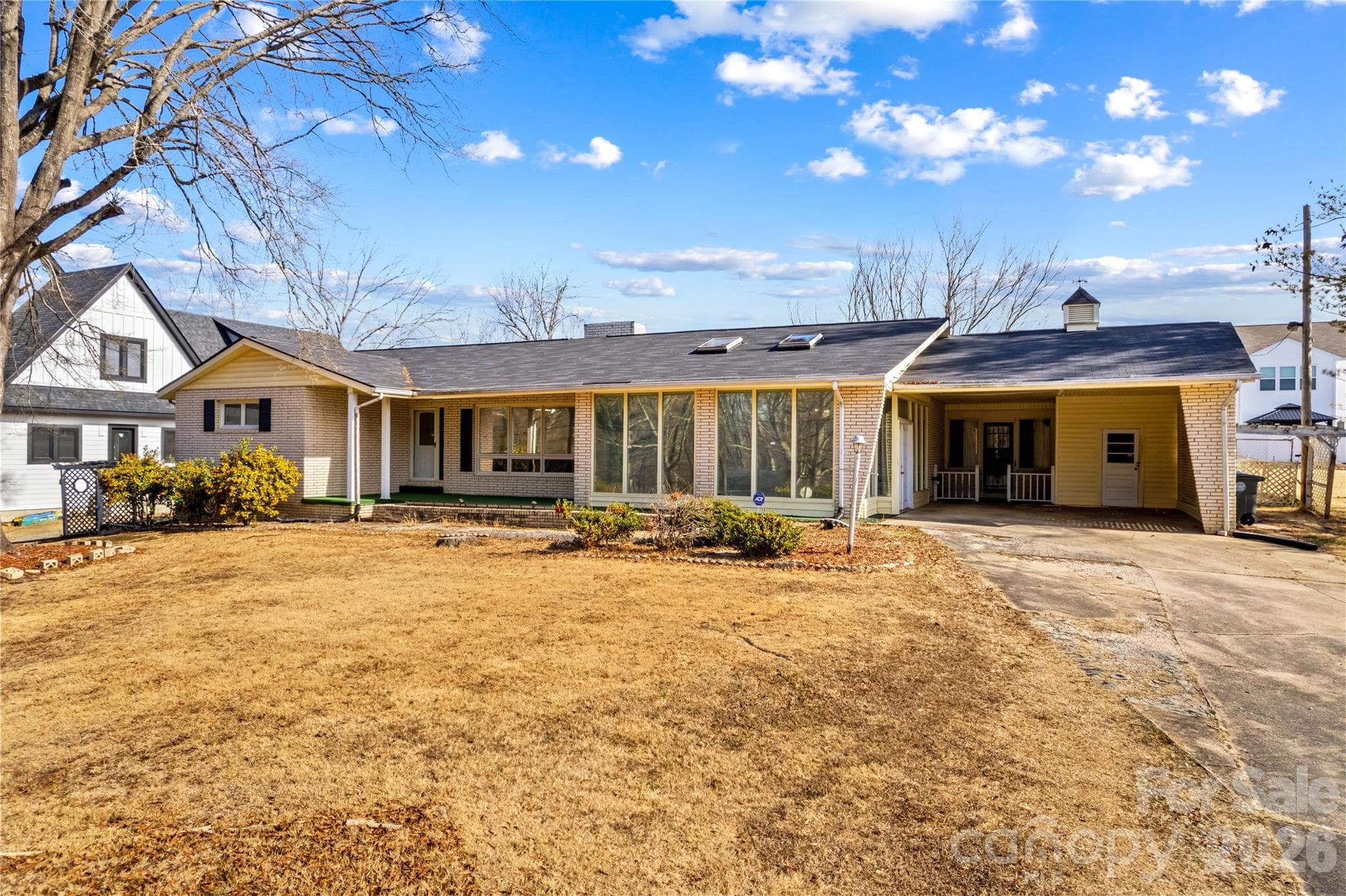 305 Sills Drive