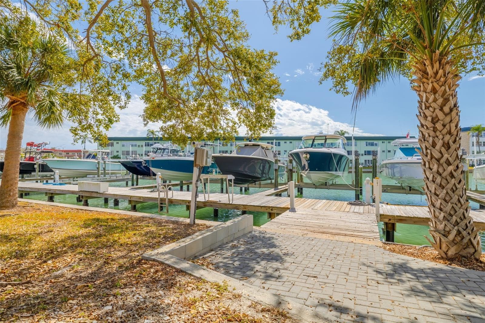 Lift capacities from 13K to 24K lbs. - 5814 SKIMMER POINT BLVD S, GULFPORT