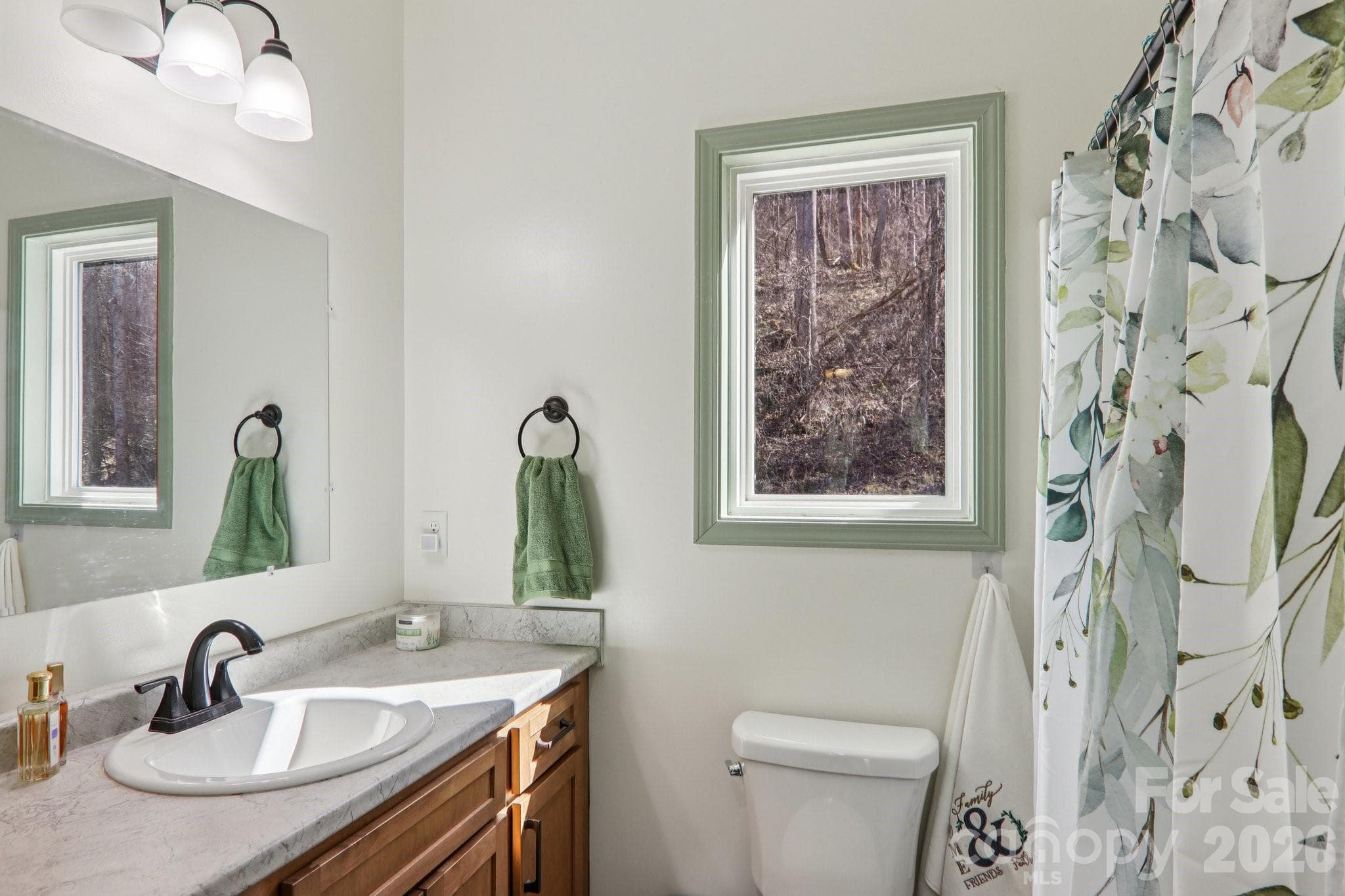 Main level bedroom ensuite - 530 Wilson Cove Road, Canton