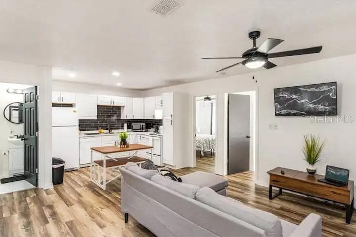 Single Family Residence at 2301 CARLTON DR, ORLANDO, photo 4 of 27