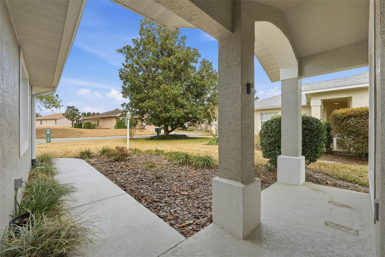 Front covered porch at entrance - 2311 N ANDREA PT, LECANTO