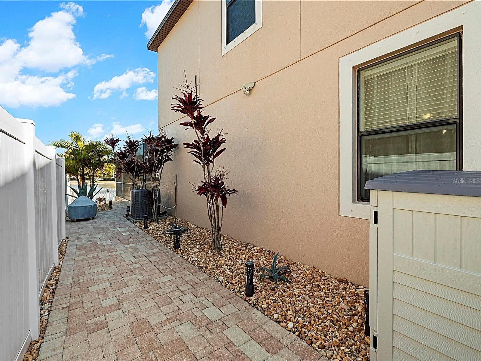 Low-maintenance paved side-yard area - 1716 HADDEN HALL PL, TRINITY