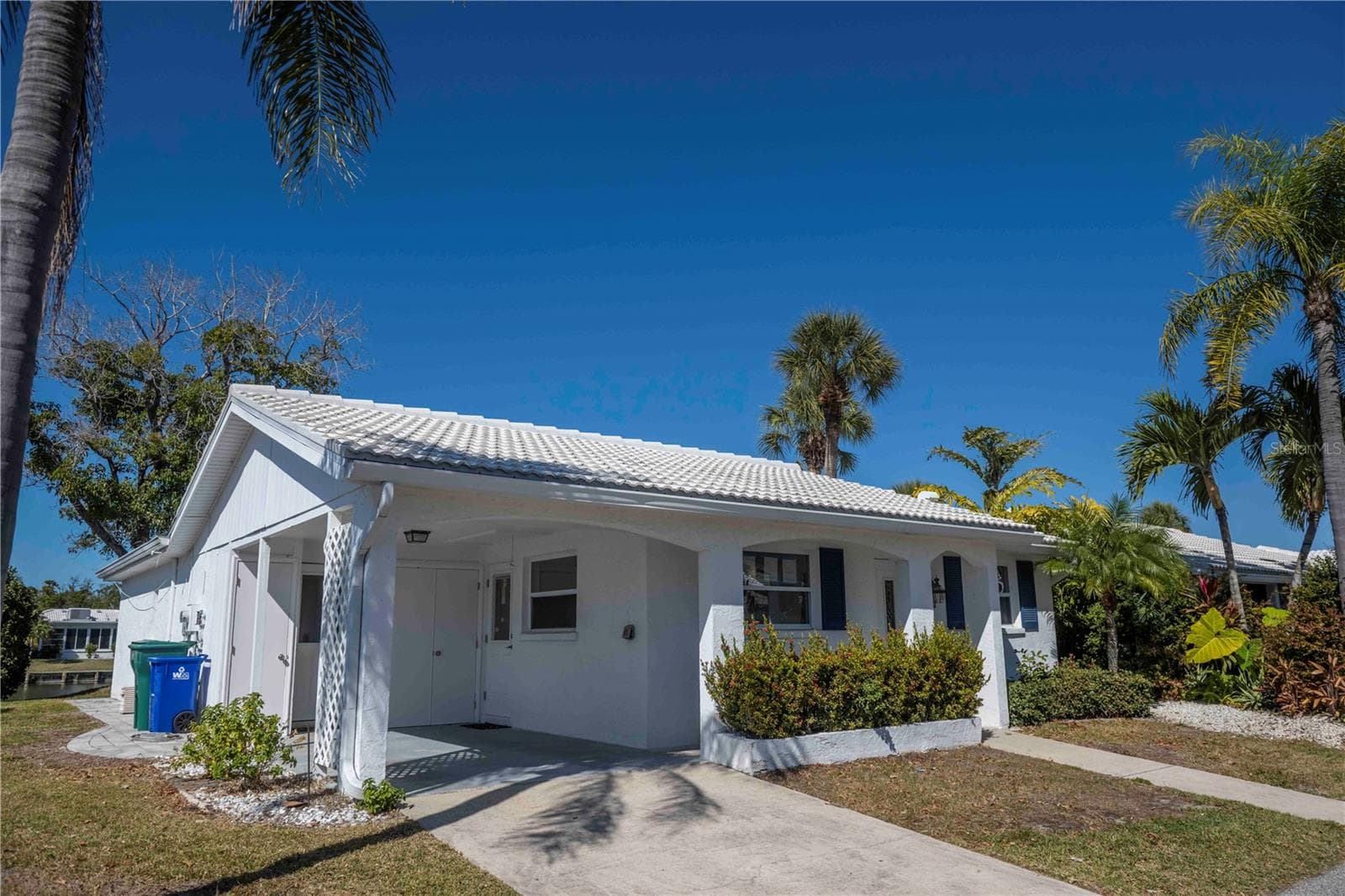 Villa at 563 SPANISH DR S, LONGBOAT KEY, photo 2 of 44