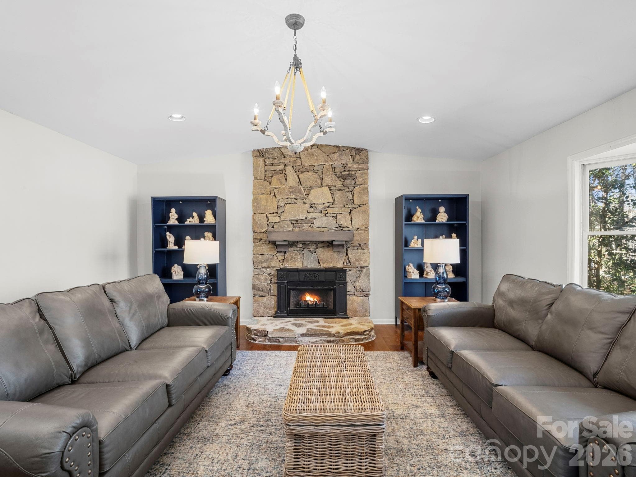 Living Room w/fireplace - 423 Mountain View Drive, Columbus