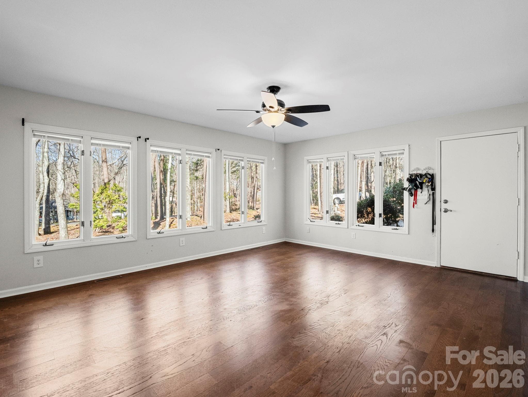 Family room - 423 Mountain View Drive, Columbus