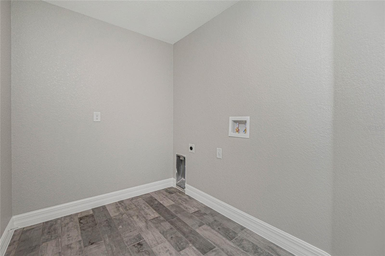 Single Family Residence at 6 BULK CT, PLACIDA, photo 11 of 15