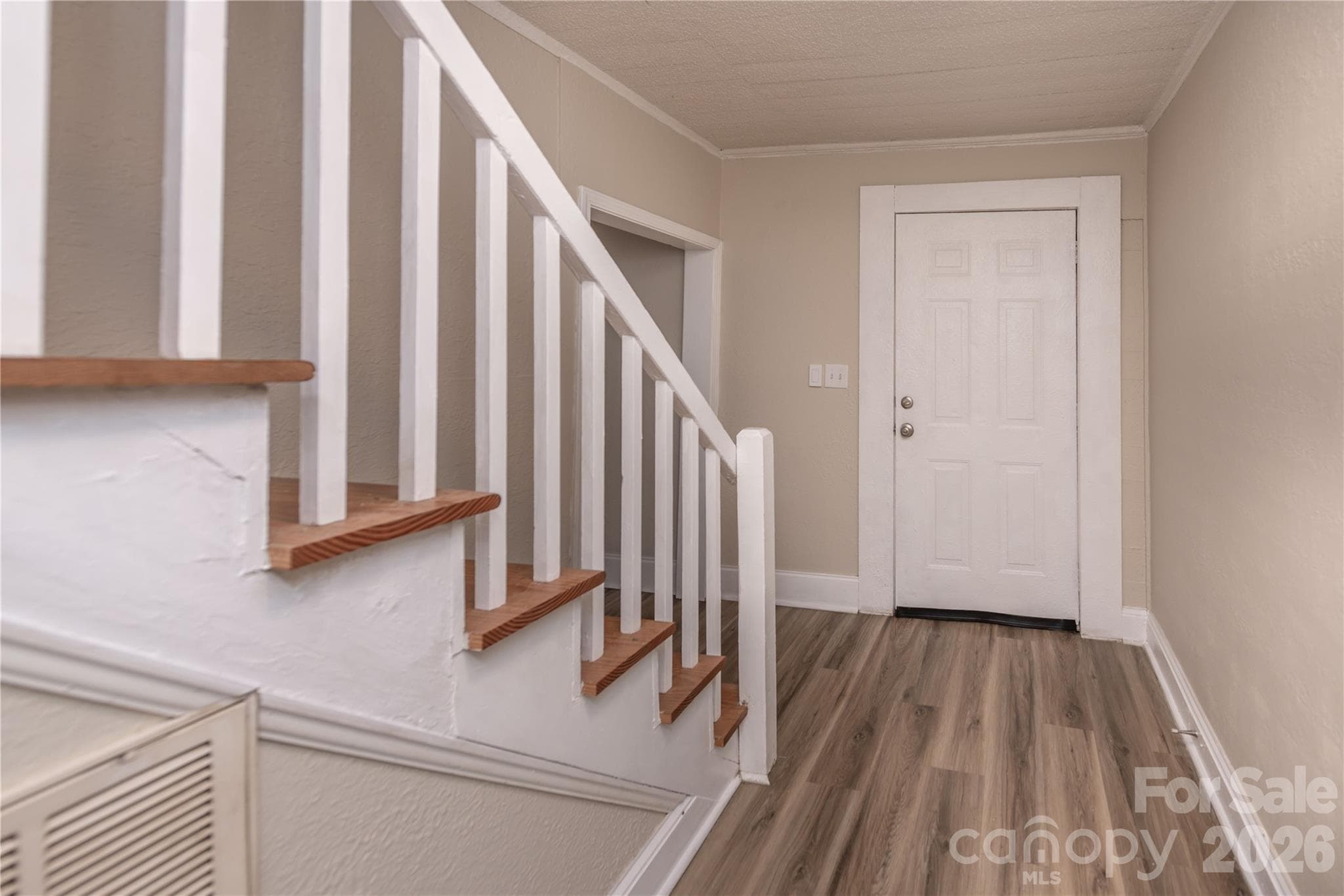 Foyer - 470 & 460 S Moose Road, Mount Pleasant