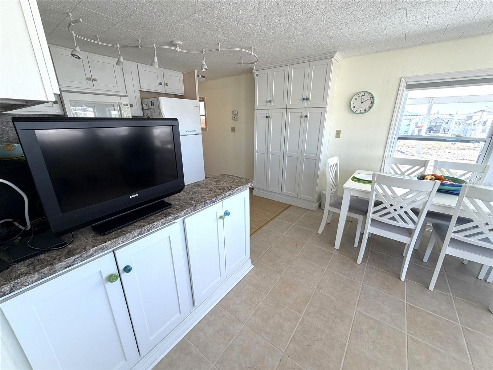 Mobile Home at 1862 PALM SPRINGS ST, SARASOTA, photo 14 of 79