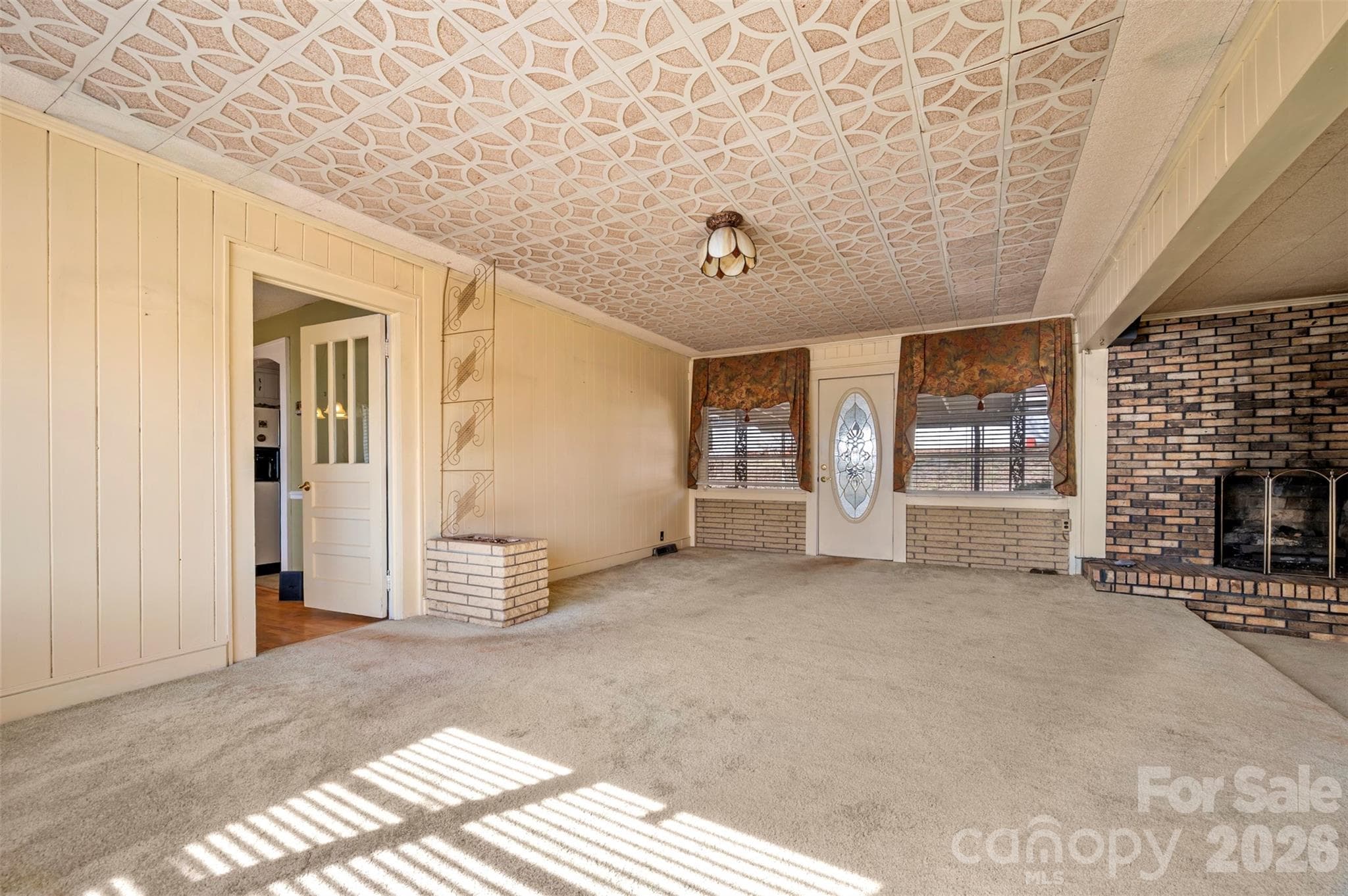 Family Room - 1092 NC 120 Highway, Mooresboro