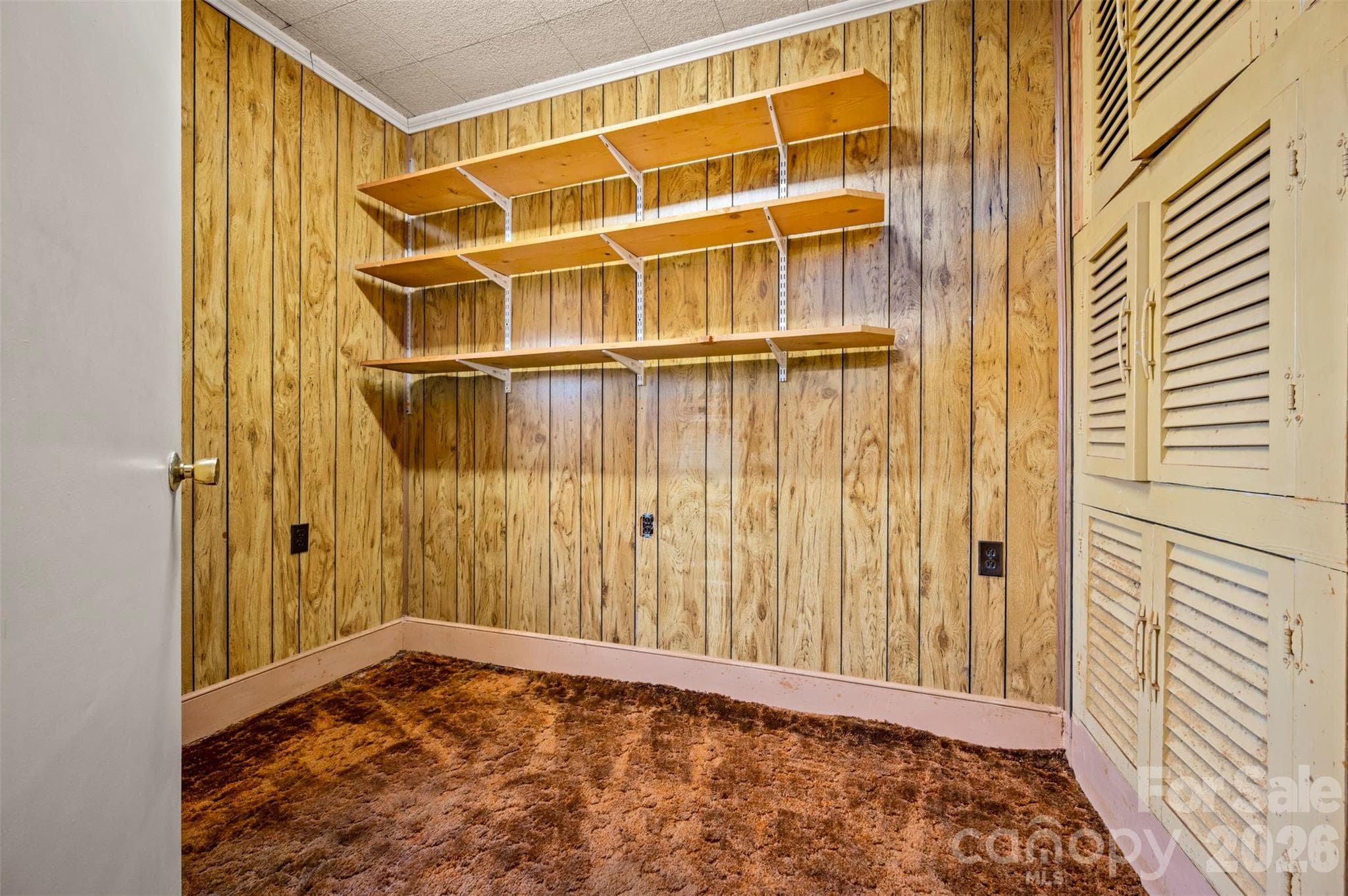 Closet - 1092 NC 120 Highway, Mooresboro