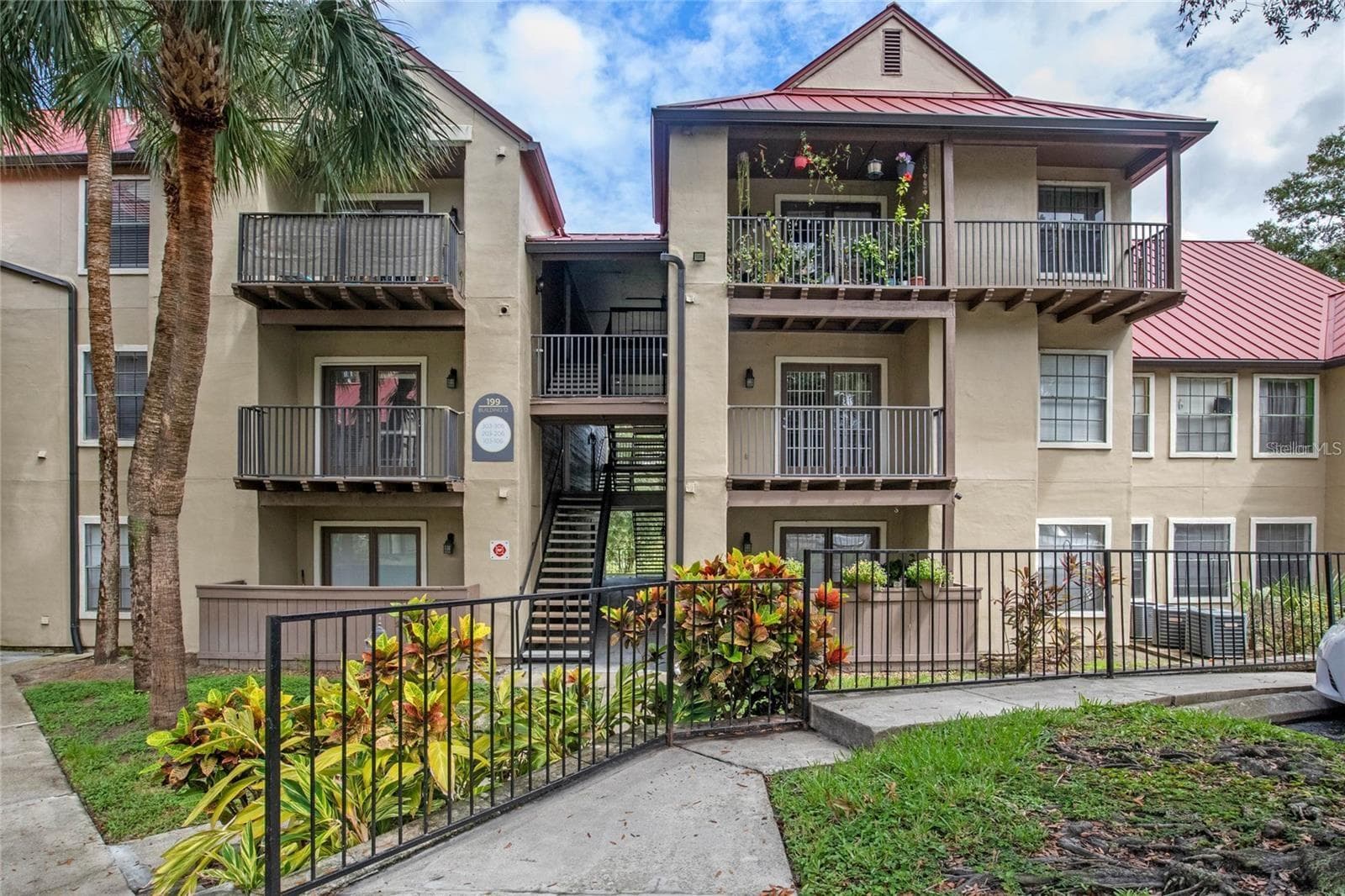 236 AFTON SQ #305