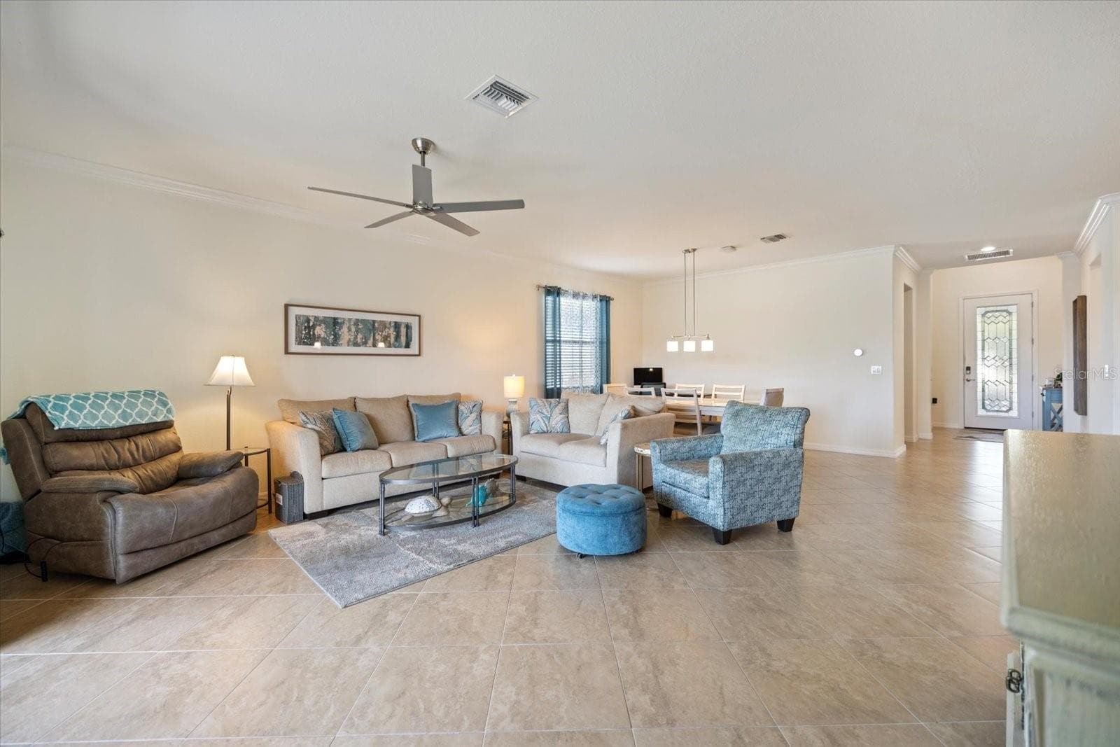 Single Family Residence at 19393 CRUISE DR, VENICE, photo 5 of 51