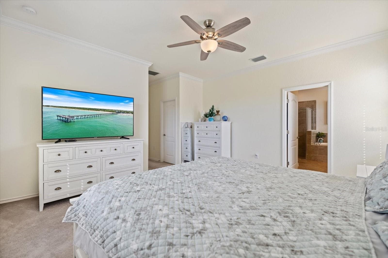 Single Family Residence at 19393 CRUISE DR, VENICE, photo 18 of 51