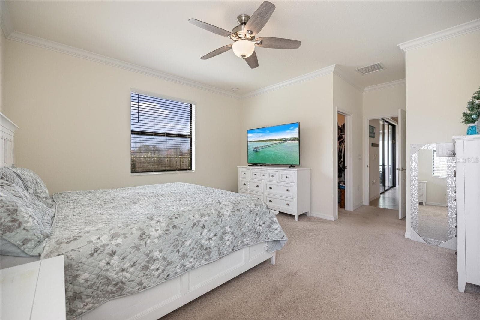Single Family Residence at 19393 CRUISE DR, VENICE, photo 19 of 51