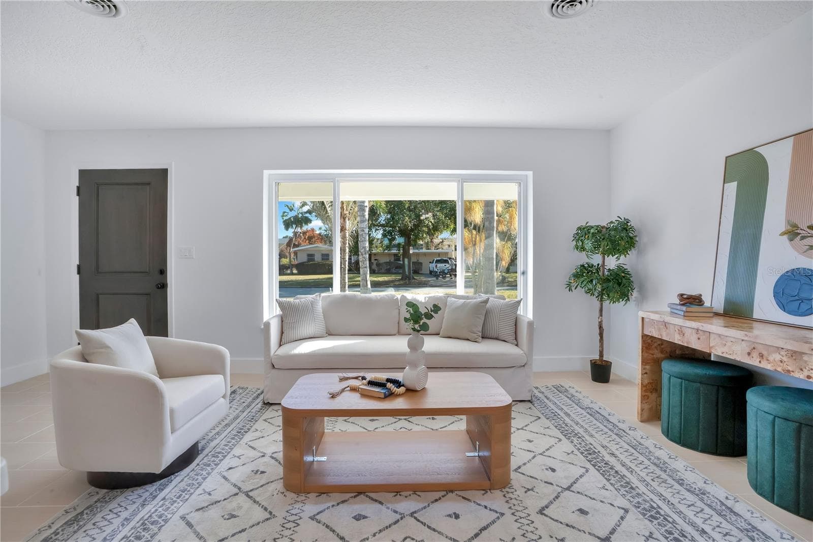 Living Room: tile floor, updated windows - 2801 GULFSTREAM RD, ORLANDO