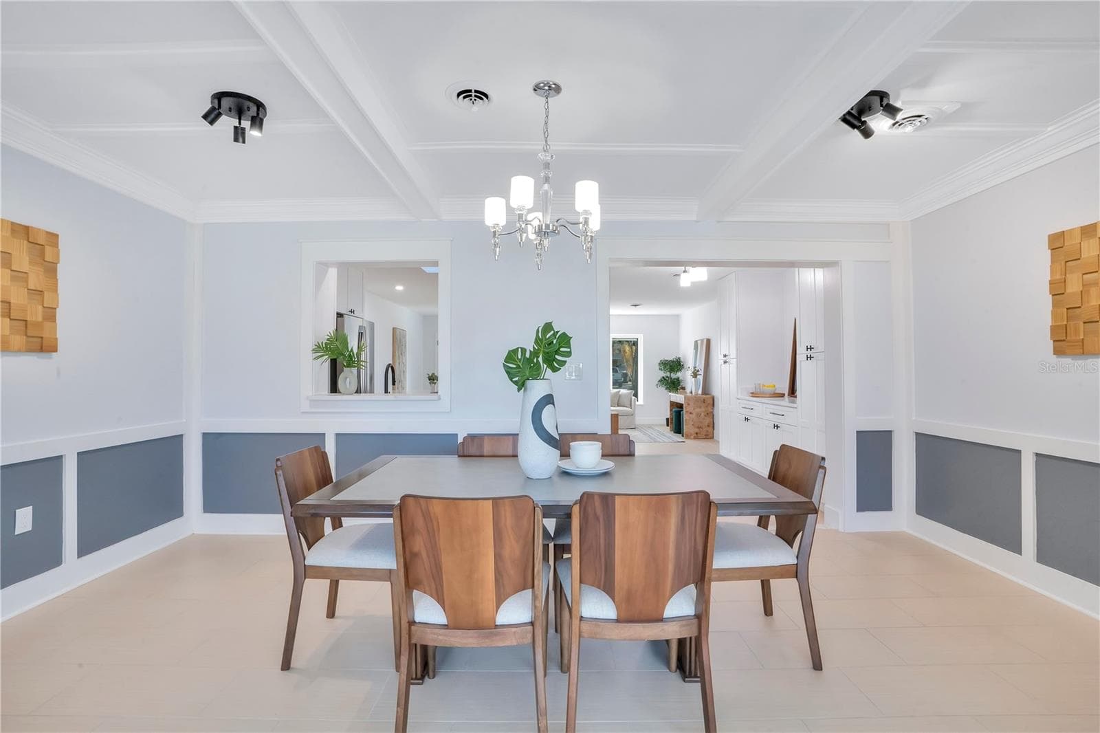 Dining Room with Coffered Ceiling - 2801 GULFSTREAM RD, ORLANDO