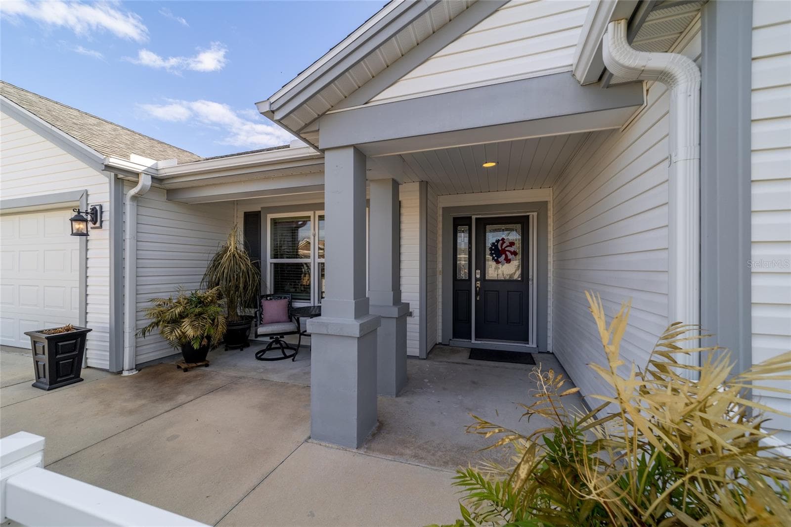 Two outdoor spaces. Perfect for morning coffee. - 1194 MCDONOUGH PL, THE VILLAGES