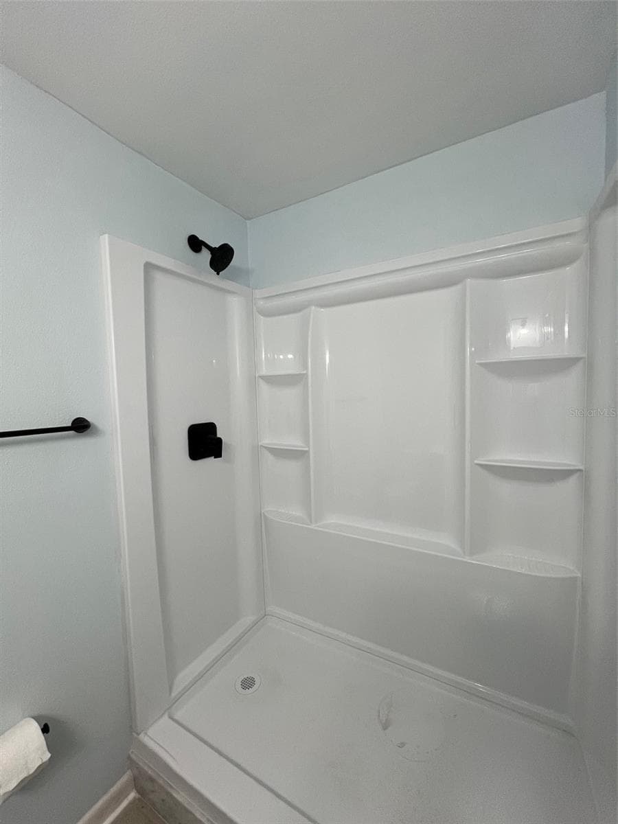 Hallway bathroom - 5750 80TH ST N #B203, ST PETERSBURG