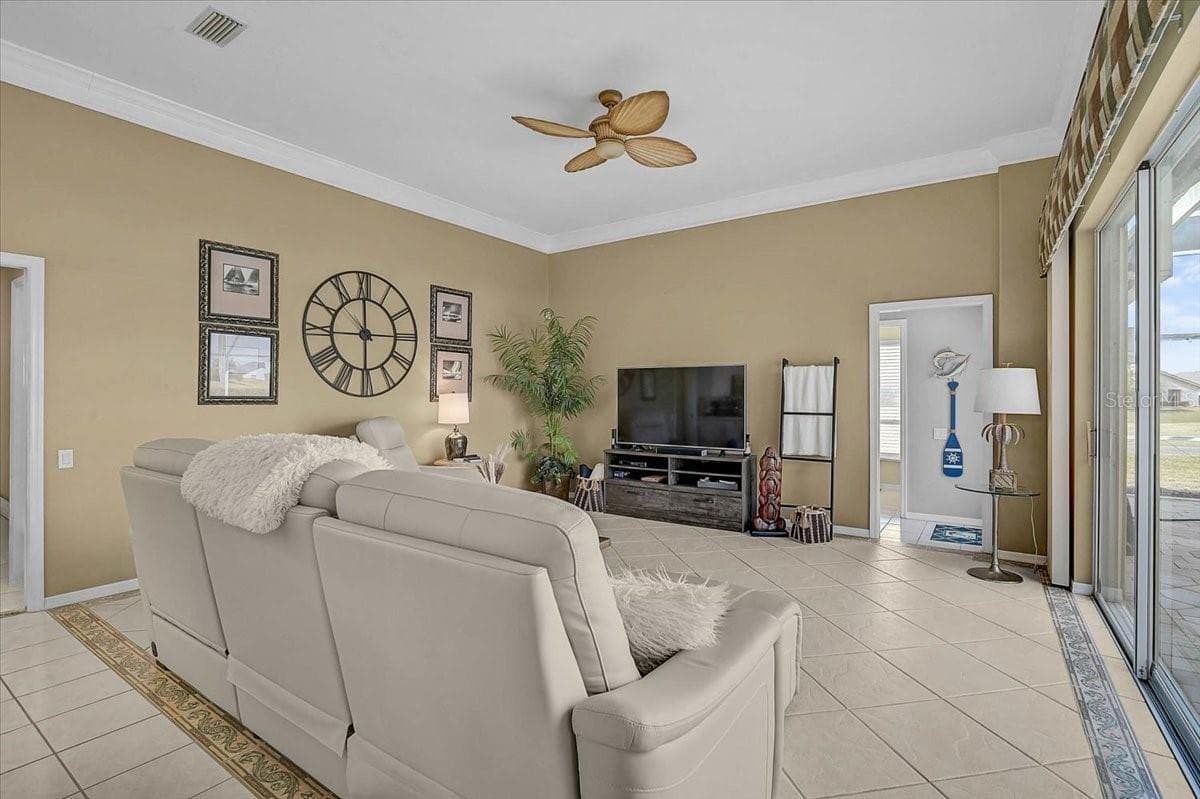 Family Room - 5072 KILTY CT E, BRADENTON