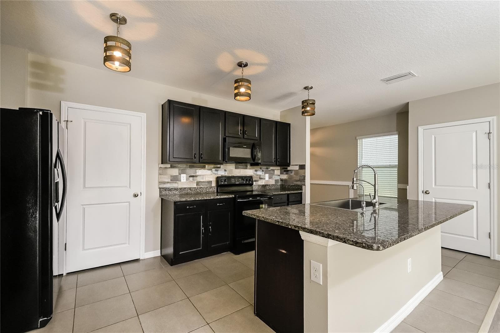 Single Family Residence at 4106 WILLOW HAMMOCK DR, PALMETTO, photo 3 of 15