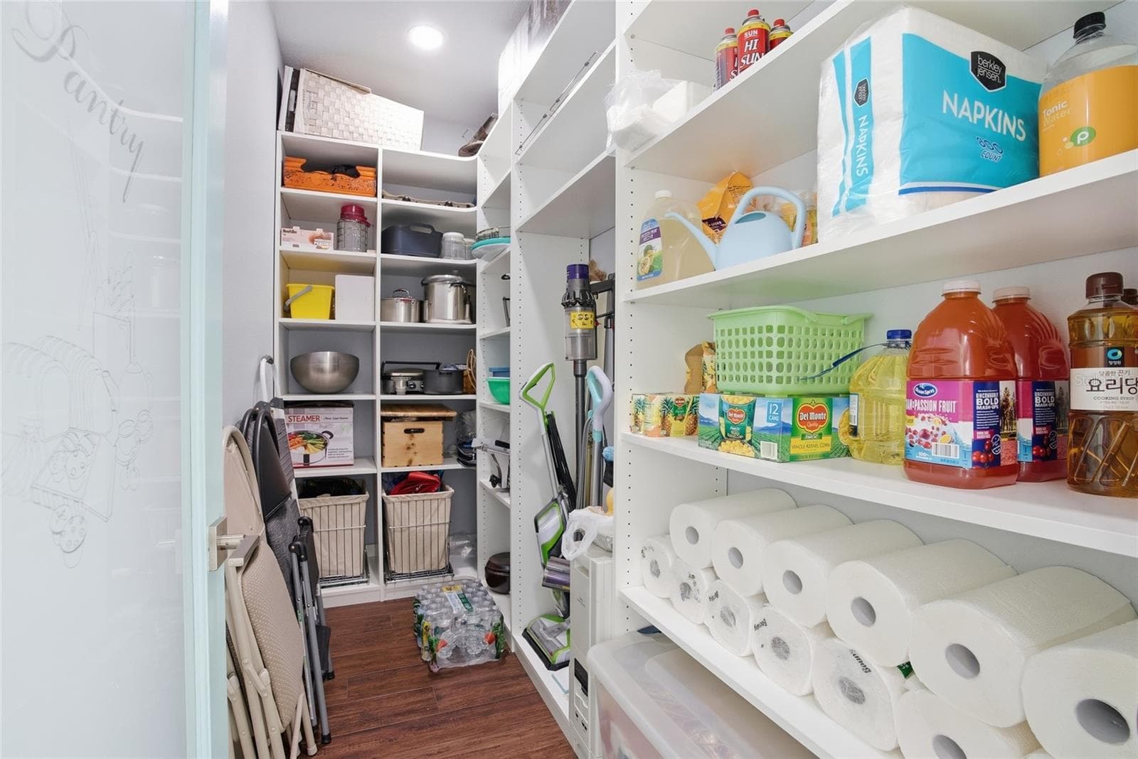Large Walk-In Pantry - 16090 FRINGE TREE DR, SPRING HILL