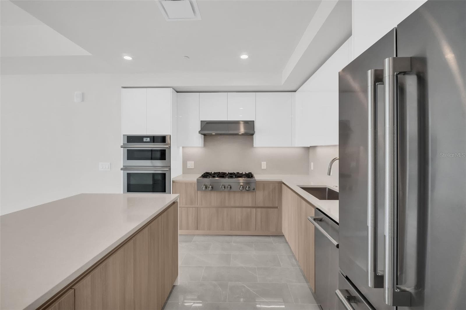 Condominium at 400 CENTRAL AVE #2605, ST PETERSBURG, photo 9 of 74