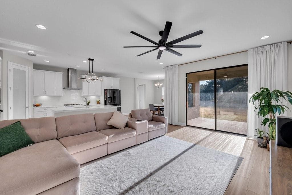 Single Family Residence at 14604 HORSE TROT RD, LITHIA, photo 12 of 62
