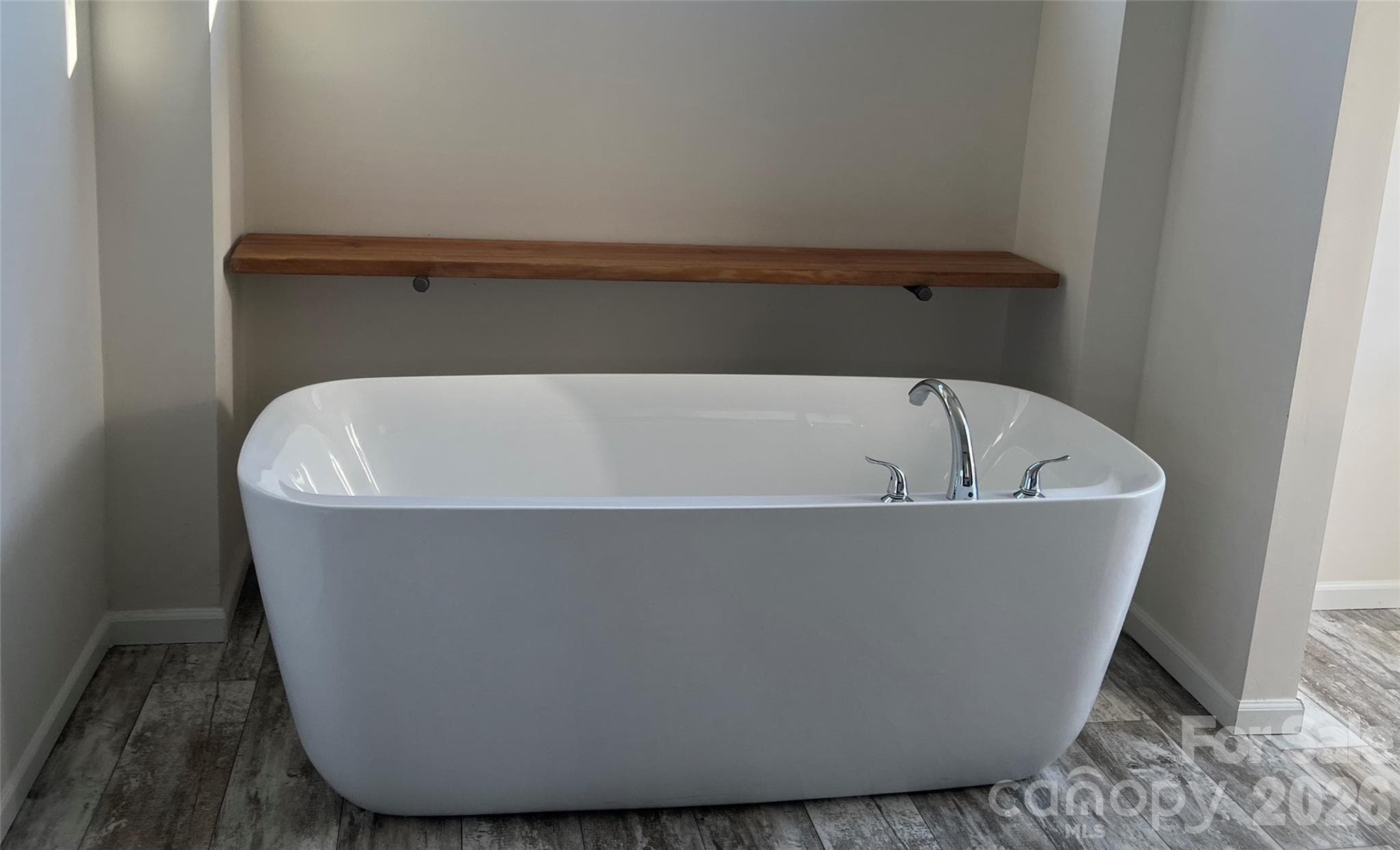 Tub Master - 5748 Dalmatian Street, Iron Station