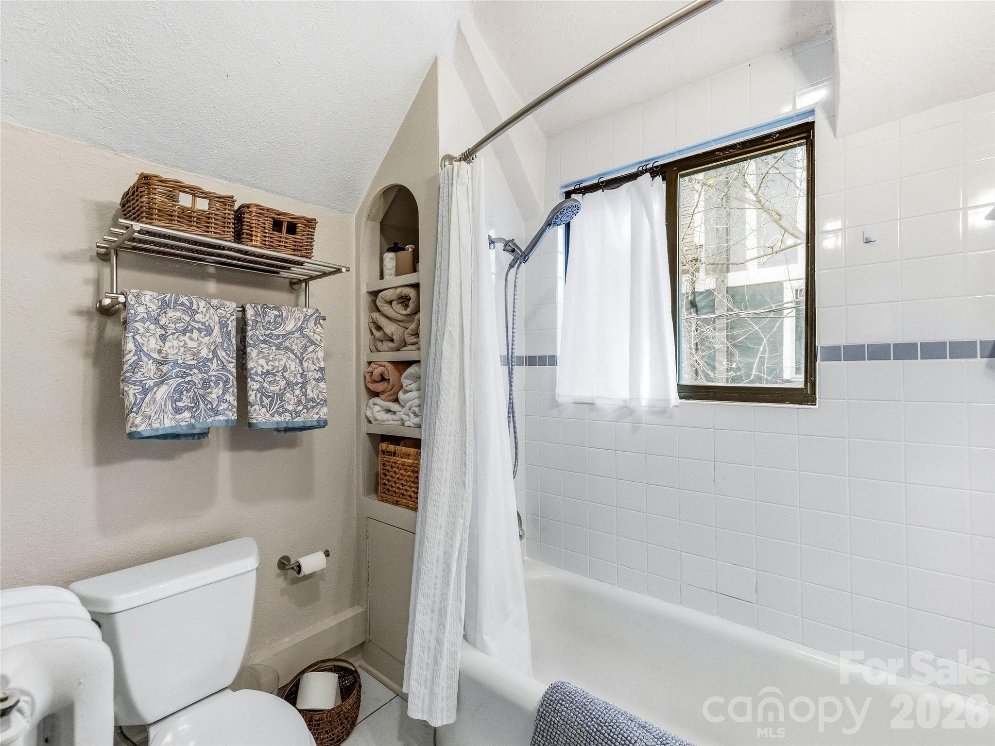 Guest Bath - 4 Duke Street, Asheville