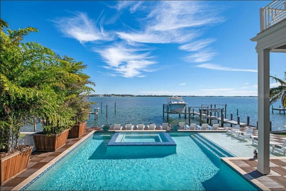 Oversized luxury pool and hot tub for 12 - 110 10TH ST S, BRADENTON BEACH