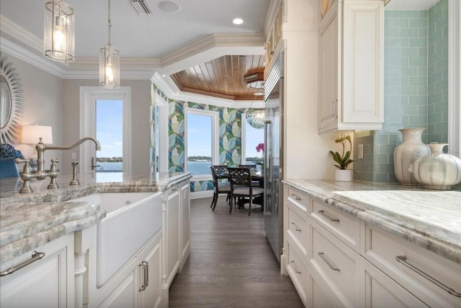 Upper level luxury gourmet kitchen - 110 10TH ST S, BRADENTON BEACH