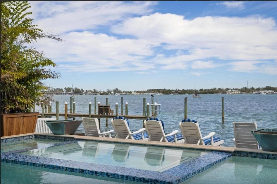 Lounging area - 110 10TH ST S, BRADENTON BEACH