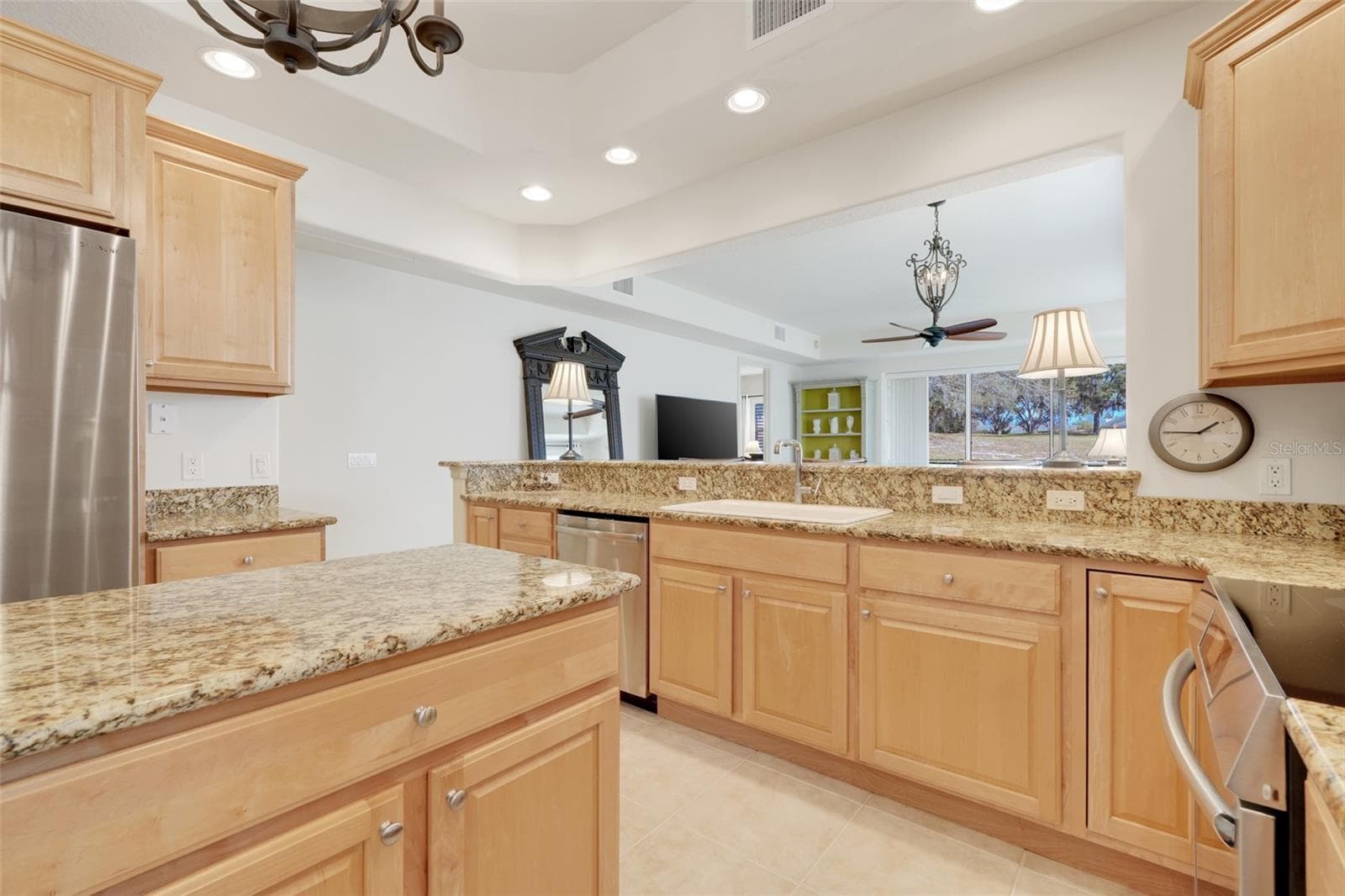 Open Kitchen with living room separated by breakfast bar - 26206 AVENIDA LAS COLINAS #4A, HOWEY IN THE HILLS