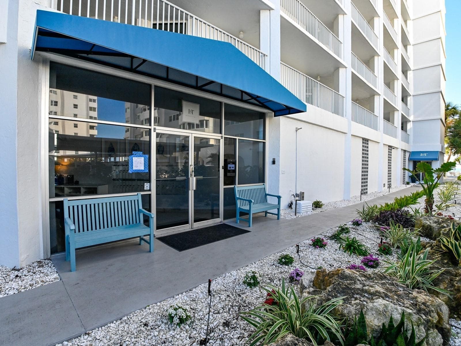 Condominium at 1770 BENJAMIN FRANKLIN DR #206, SARASOTA, photo 32 of 100
