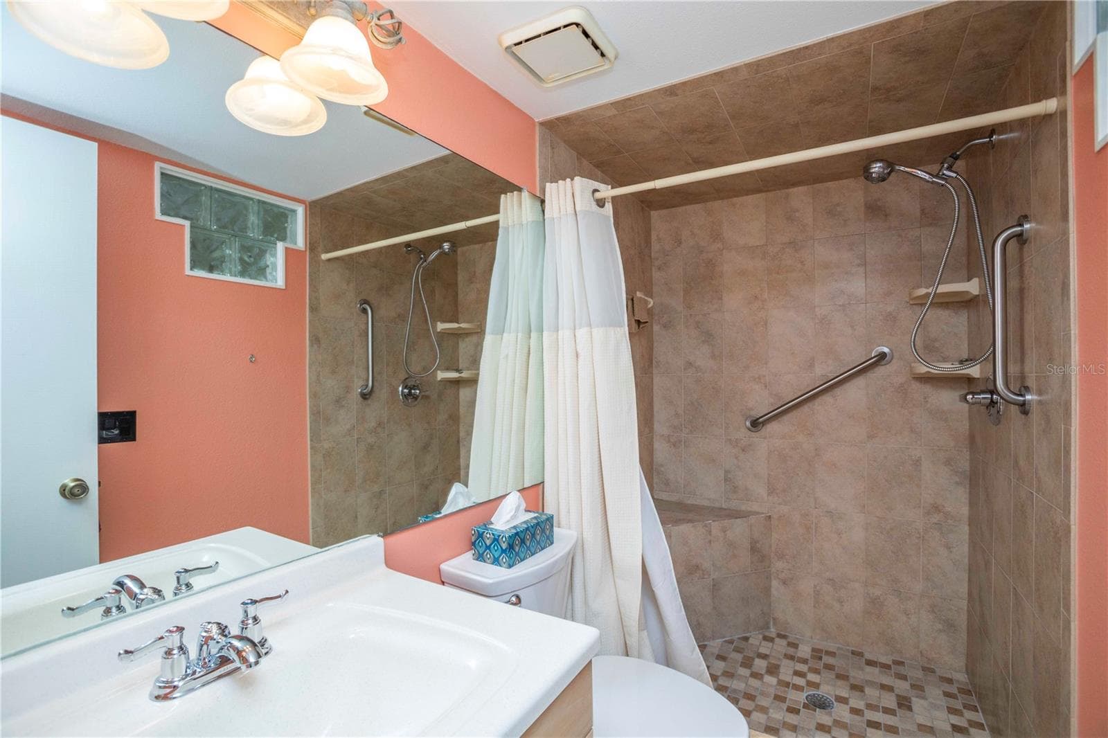 Condominium at 5712 BISCAYNE CT #101, NEW PORT RICHEY, photo 17 of 52