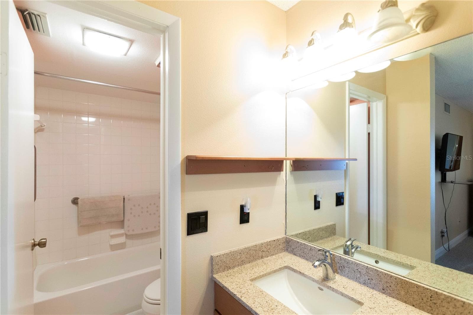 Condominium at 5712 BISCAYNE CT #101, NEW PORT RICHEY, photo 20 of 52