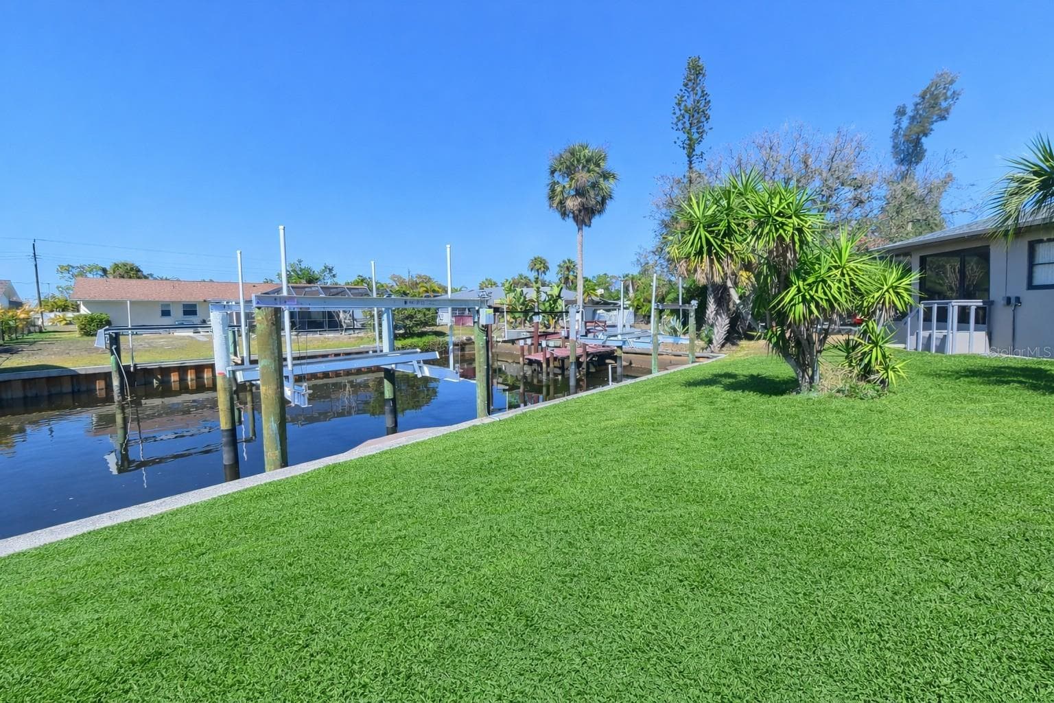 Lift and canal - 3211 RIVERSIDE DR, PUNTA GORDA