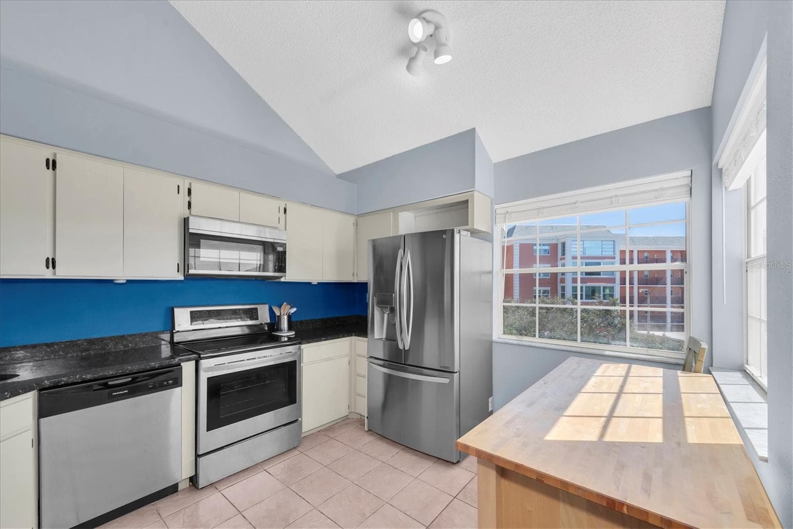 Condominium at 6931 STONES THROW CIR N #5302, ST PETERSBURG, photo 11 of 51