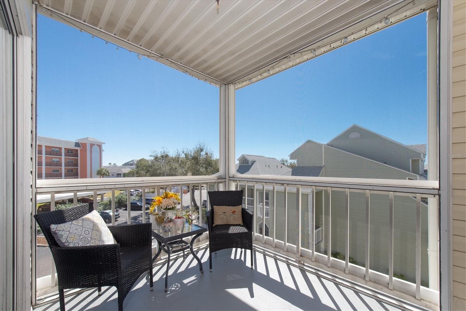 Screened in balcony with great views. - 6931 STONES THROW CIR N #5302, ST PETERSBURG