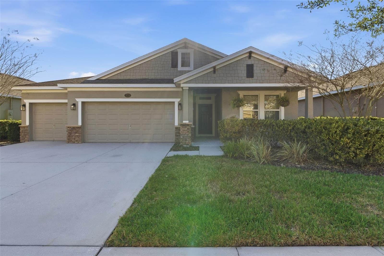 Single Family Residence at 404 W VICTORIA TRAILS BLVD, DELAND, photo 3 of 50