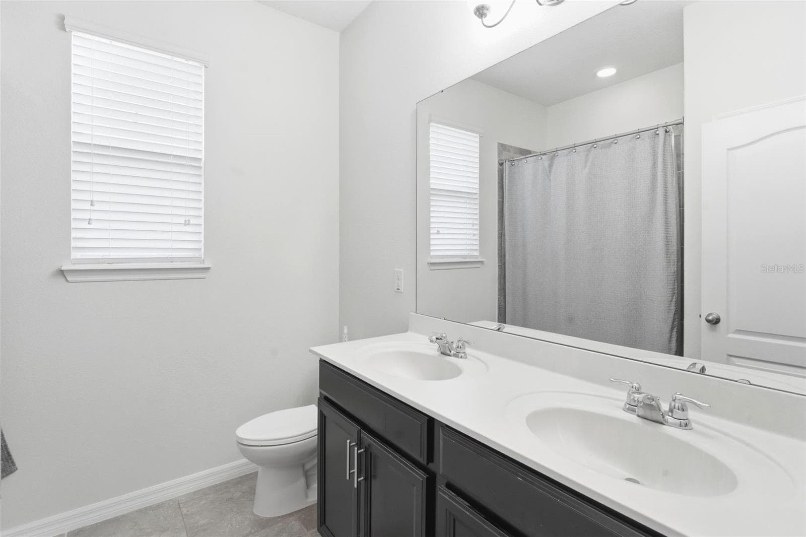 Single Family Residence at 404 W VICTORIA TRAILS BLVD, DELAND, photo 16 of 50