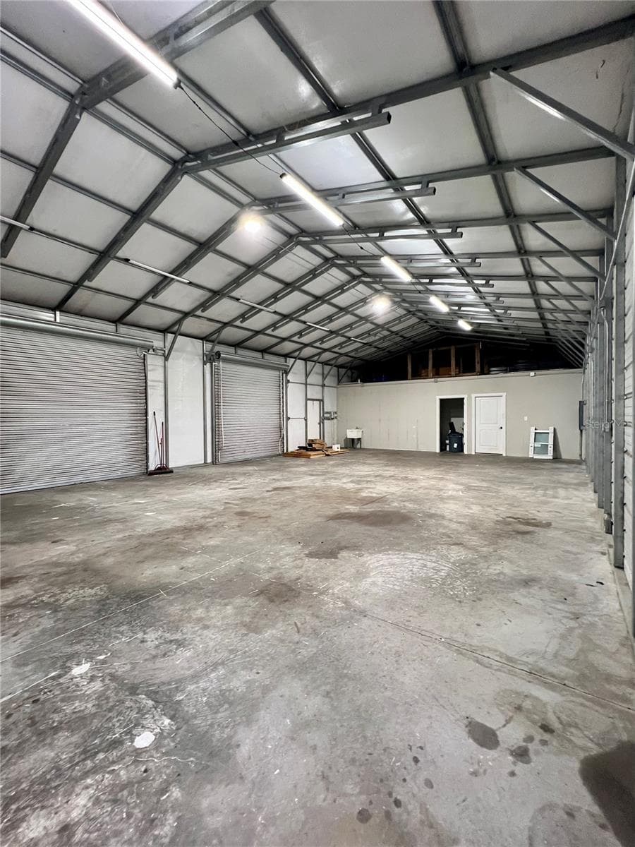4 huge bays in workshop - 15639 SETH COUNTRY LN, WIMAUMA