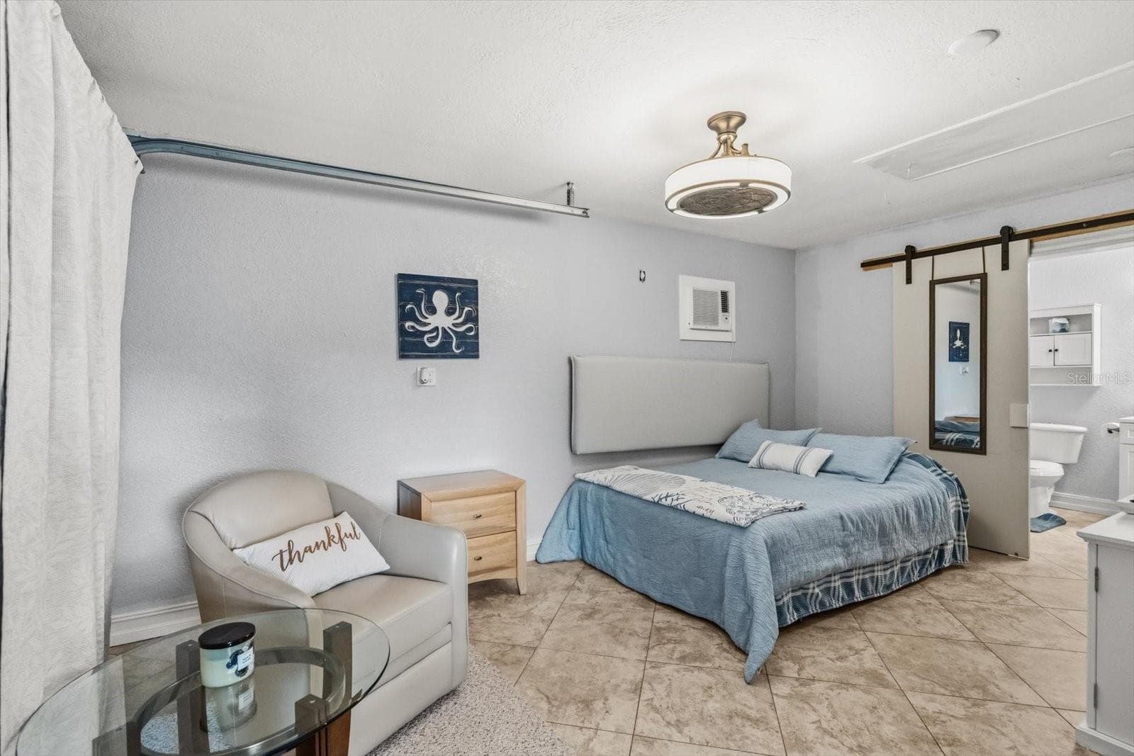 Guest Cottage Living/ Bedroom - 918 W SMITH ST, ORLANDO