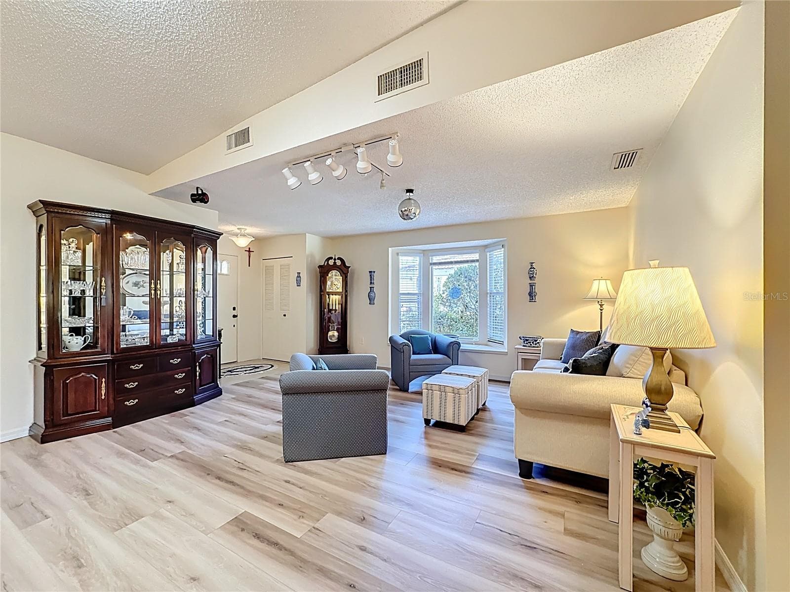 Anothr view of the living room. - 5611 GARDEN LAKES DR, BRADENTON