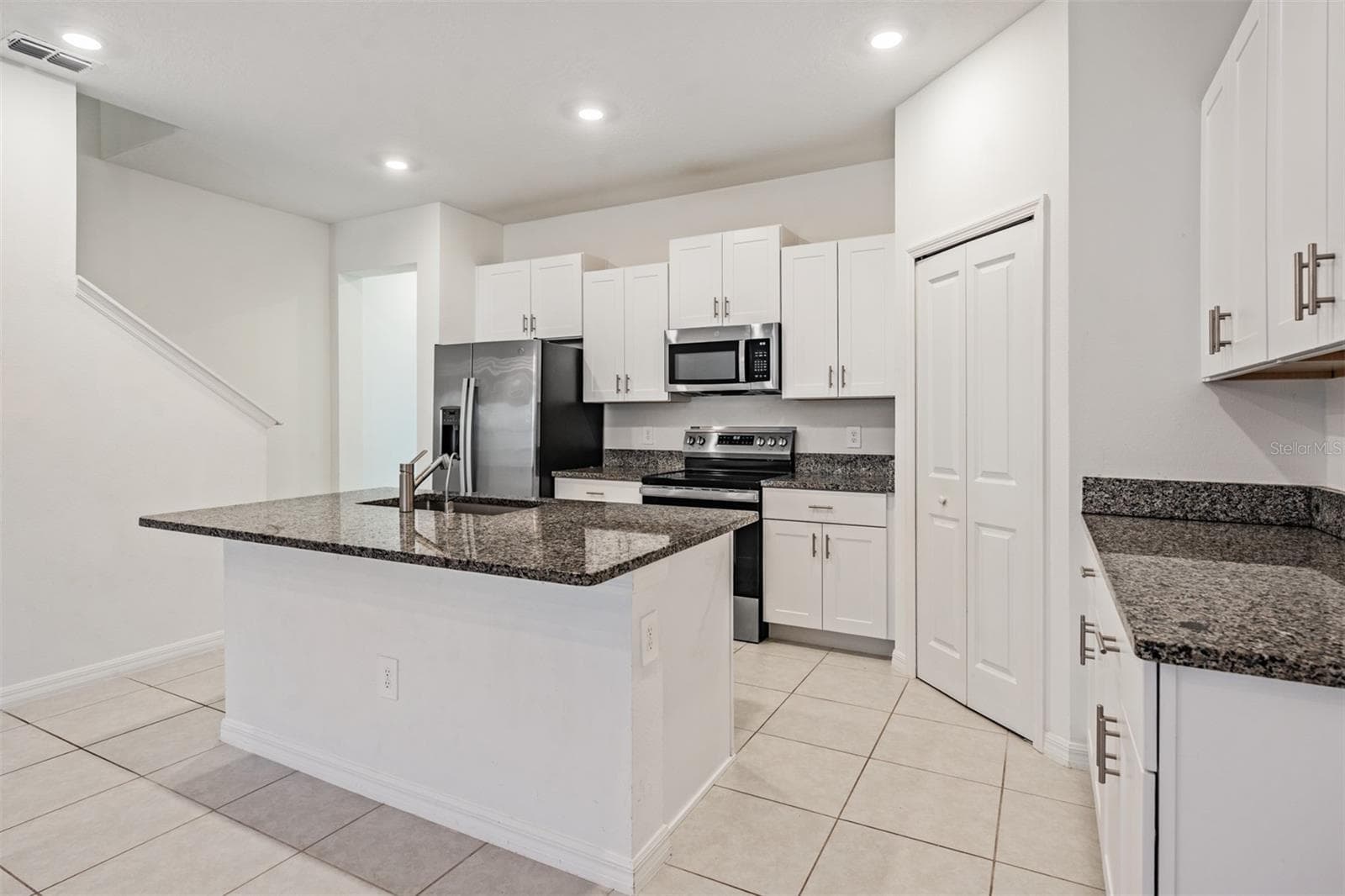 Townhouse at 4607 TUSCAN LOON DR, TAMPA, photo 7 of 50