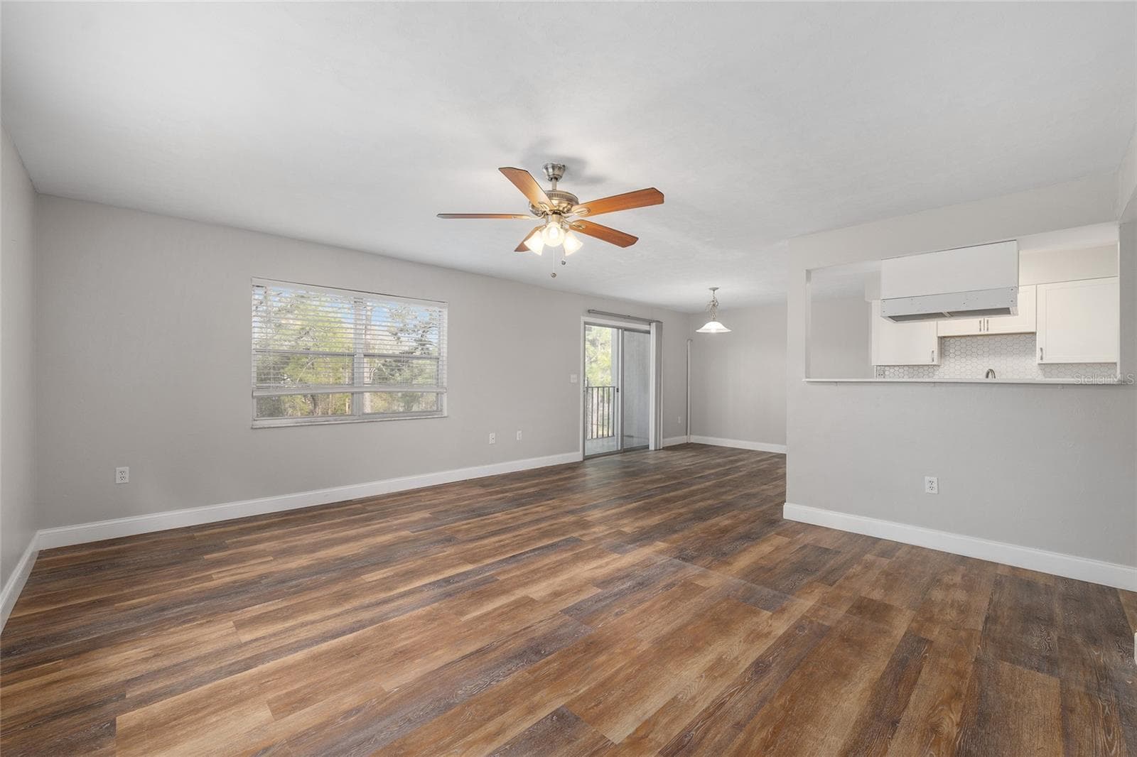 large living room - 2715 NW 104TH CT #1, GAINESVILLE