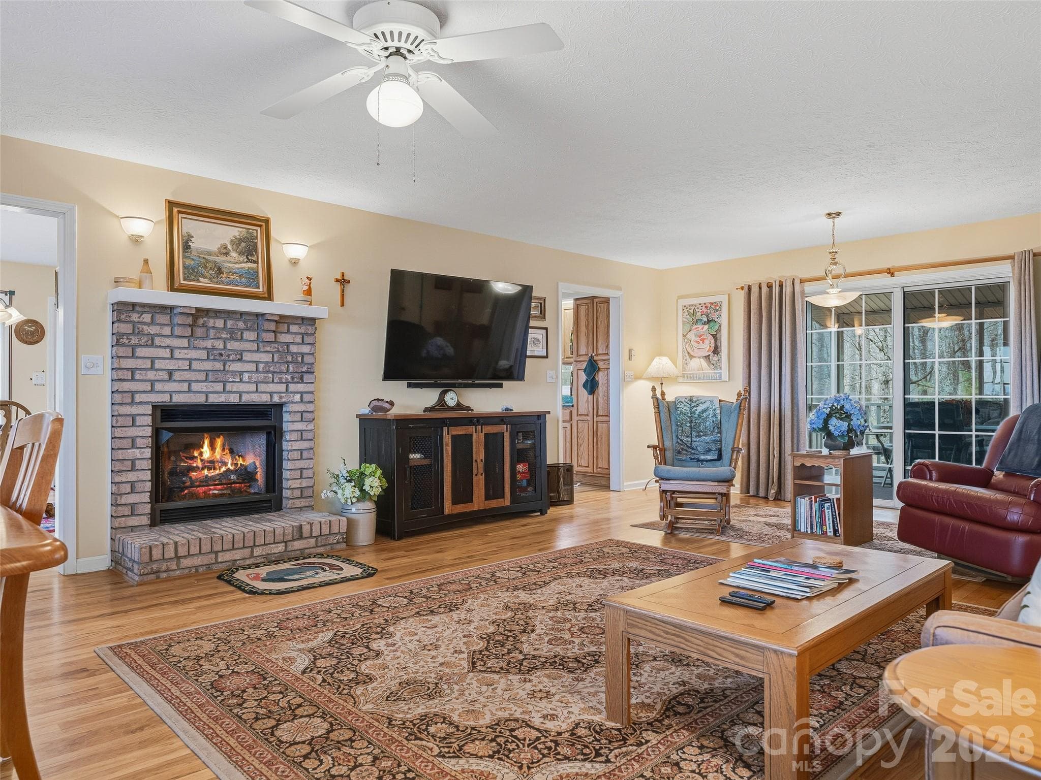 Single Family Residence at 24 Abbey Lane, Hendersonville, photo 8 of 43