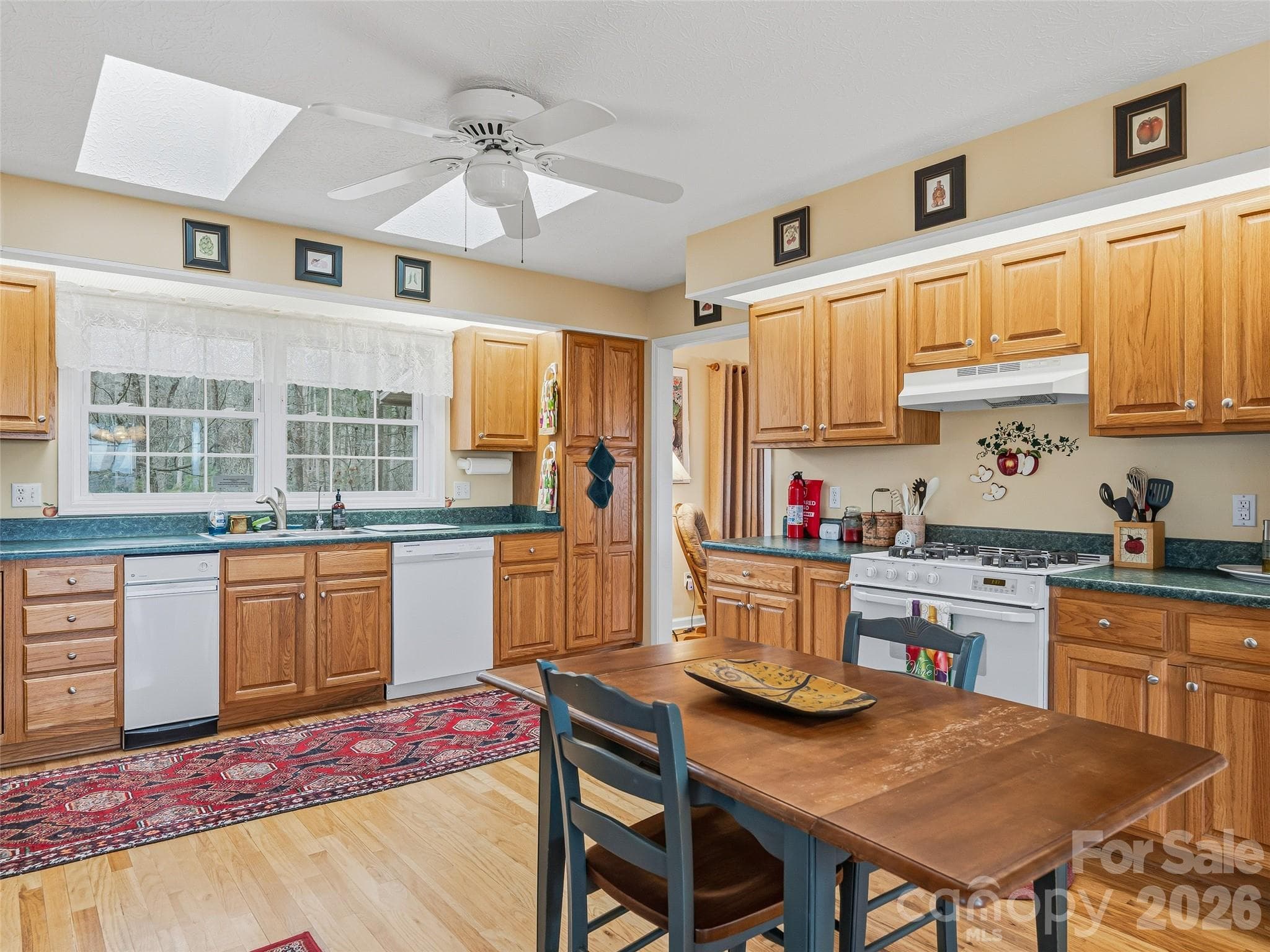 Single Family Residence at 24 Abbey Lane, Hendersonville, photo 15 of 43