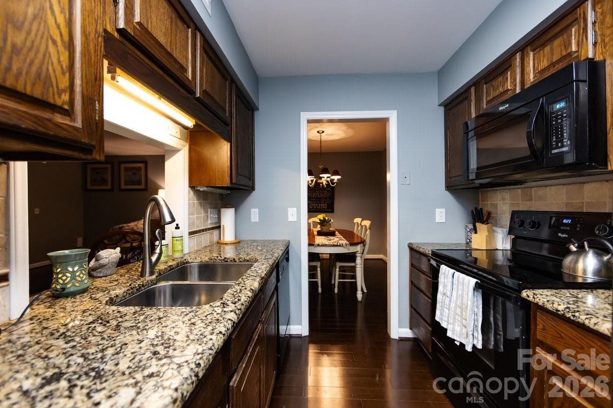 Kitchen - Colony Crossing, Charlotte